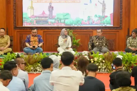 Pemkot Mojokerto Perkuat Pariwisata untuk Dorong Pertumbuhan Ekonomi Daerah Pemkot Mojokerto memperkuat sektor pariwisata sebagai pengungkit ekonomi. Wali Kota Ika Puspitasari menyebut pertumbuhan ekonomi kini kembali di kisaran 5,3 persen.