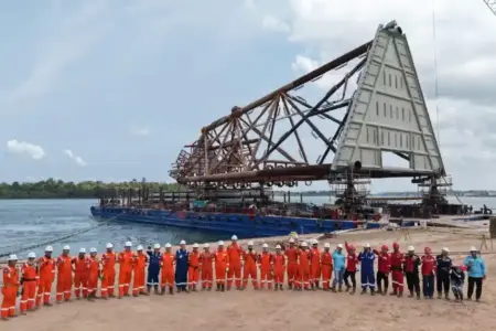 Proyek Manpatu PHM capai tahap load out jacket, dorong produksi migas nasional dan target onstream 2027.