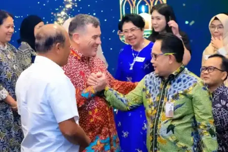 Sekdaprov Jatim Adhy Karyono buka puasa bersama Konjen Australia di Surabaya, perkuat kerja sama strategis pendidikan, ekonomi, dan sosial.
