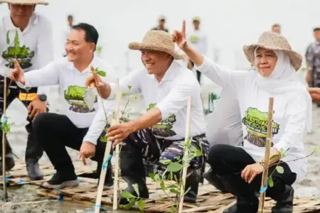 Transaksi Ekonomi KTH Jatim Tembus Rp367,95 Miliar, Sumbang 59,38 Persen Nasional Nilai transaksi ekonomi KTH Jawa Timur capai Rp367,95 miliar pada Triwulan I 2026, tertinggi nasional dan dorong ekonomi masyarakat hutan.