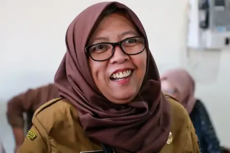 Pemkot Surabaya Larang Siswa SMP Naik Motor, Pengawasan dari Sekolah dan Orang Tua Perlu Diperketat Kepala Dispendik Surabaya Febrina Kusumawati
