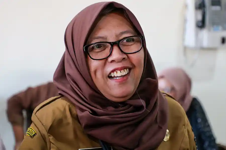 Pemkot Surabaya Larang Siswa SMP Naik Motor, Pengawasan dari Sekolah dan Orang Tua Perlu Diperketat Kepala Dispendik Surabaya Febrina Kusumawati