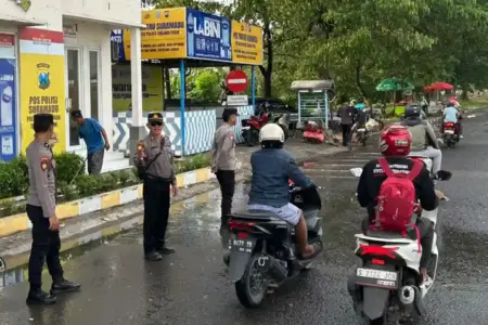 Polres Tanjung Perak catat penurunan kecelakaan 42,86% selama mudik Lebaran 2026, tanpa korban jiwa.