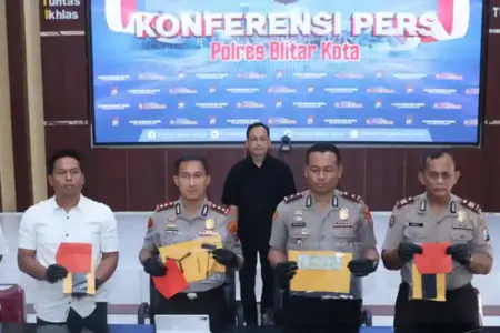 Polres Blitar Kota Bongkar Jaringan Curanmor Lintas Daerah, Dua Tersangka Ditangkap Usai Beraksi di 11 TKP Polres Blitar Kota mengungkap jaringan curanmor lintas daerah. Dua tersangka ditangkap setelah beraksi di 11 TKP di Blitar dan Kediri.