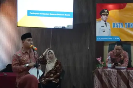 Bupati Mojokerto Gus Barra Dorong Perbaikan DTSEN, Tegaskan Bansos Harus Tepat Sasaran Bupati Mojokerto Gus Barra menyoroti ketidaktepatan bansos dan mendorong pemutakhiran DTSEN agar bantuan sosial tepat sasaran dan berbasis data riil.