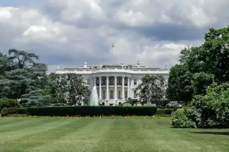 Gedung Putih Amerika (foto: Ray Harrington/unsplash)
