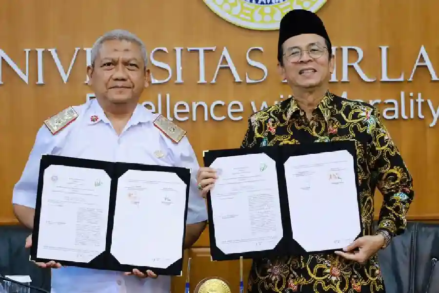 UNAIR dan RSUD Jombang teken MoU untuk tingkatkan pendidikan dan layanan kesehatan berbasis kolaborasi berkelanjutan.