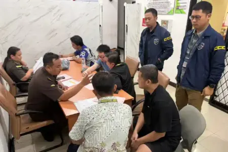 Bareskrim Polri serahkan 5 tersangka dan barang bukti Rp55 miliar dalam kasus judi online ke jaksa, siap masuk tahap penuntutan.