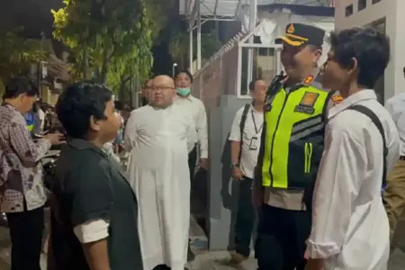 Kapolres Mojokerto Kota Pastikan Pengamanan Paskah, 150 Personel Disiagakan di Gereja dan Titik Strategis Kapolres Mojokerto Kota kerahkan 150 personel untuk amankan rangkaian ibadah Paskah dan antisipasi lonjakan libur panjang.