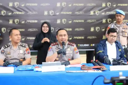 Polres Gresik Tangkap Komplotan Residivis Pencuri Kabel PLN, Beraksi di 24 TKP Lintas Daerah Polres Gresik tangkap 5 residivis pencuri kabel PLN lintas daerah. Komplotan beraksi di 24 TKP dan sebabkan kerugian jutaan rupiah.