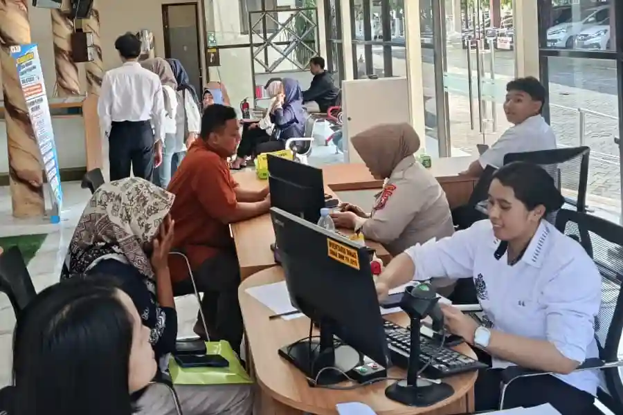 Polres Blitar Hadirkan Layanan Satu Atap di MPP, Urus SKCK hingga Samsat Kini Lebih Cepat Polres Blitar hadirkan layanan satu atap di MPP Mal Prabu Hayam Wuruk, mempermudah urusan SKCK, Samsat, hingga layanan kepolisian lainnya.