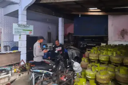 Polres Lumajang intensifkan pengecekan LPG 3 kg di berbagai wilayah untuk memastikan distribusi tepat sasaran di tengah keluhan kelangkaan.