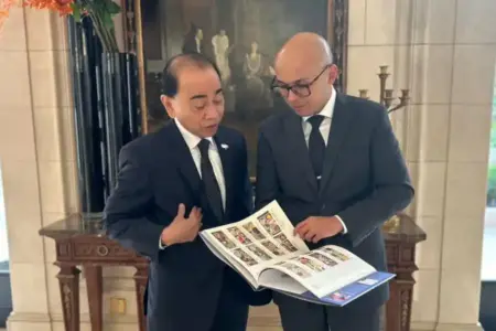 Buku Rasa Bhayangkara Nusantara diperkenalkan di KBRI Paris untuk promosikan program gizi nasional dan diplomasi Indonesia.