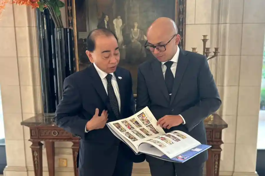 Diplomasi Rasa Indonesia Menguat di Paris, Buku Rasa Bhayangkara Nusantara Kenalkan Program Gizi Nasional Buku Rasa Bhayangkara Nusantara diperkenalkan di KBRI Paris untuk promosikan program gizi nasional dan diplomasi Indonesia.