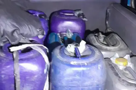 Polres Jember ungkap penimbunan pertalite, pelaku gunakan mobil modifikasi dan jerigen. Polisi dalami jaringan distribusi ilegal BBM subsidi.
