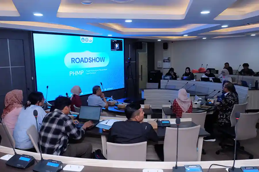 UNAIR Perkuat Komunikasi Institusi, PHMP Gelar Roadshow Sosialisasi di Sekolah Pascasarjana UNAIR melalui PHMP gelar roadshow sosialisasi di Sekolah Pascasarjana untuk perkuat komunikasi, publikasi, dan layanan humas terintegrasi.