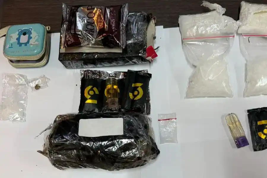 Waspada Ojol Bongkar Peredaran Narkoba di Jakarta, Polisi Sita Sabu hingga Vape Etomidate Barang bukti jaringan distribusi sabu, ganja, hingga zat etomidate yang dikirim melalui modus paket.