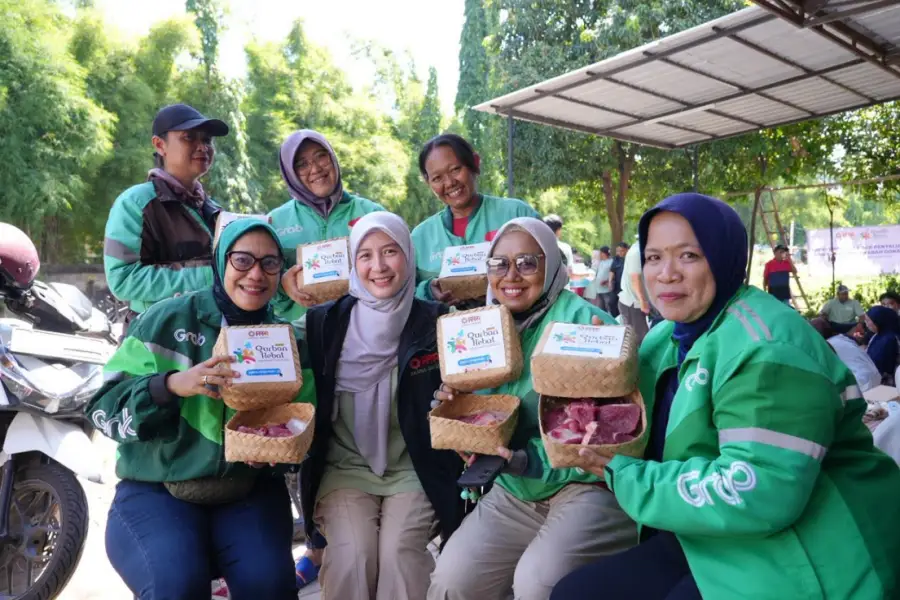 Laznas PPPA Daarul Qur’an Tangerang Salurkan Daging Kurban untuk Driver Ojol