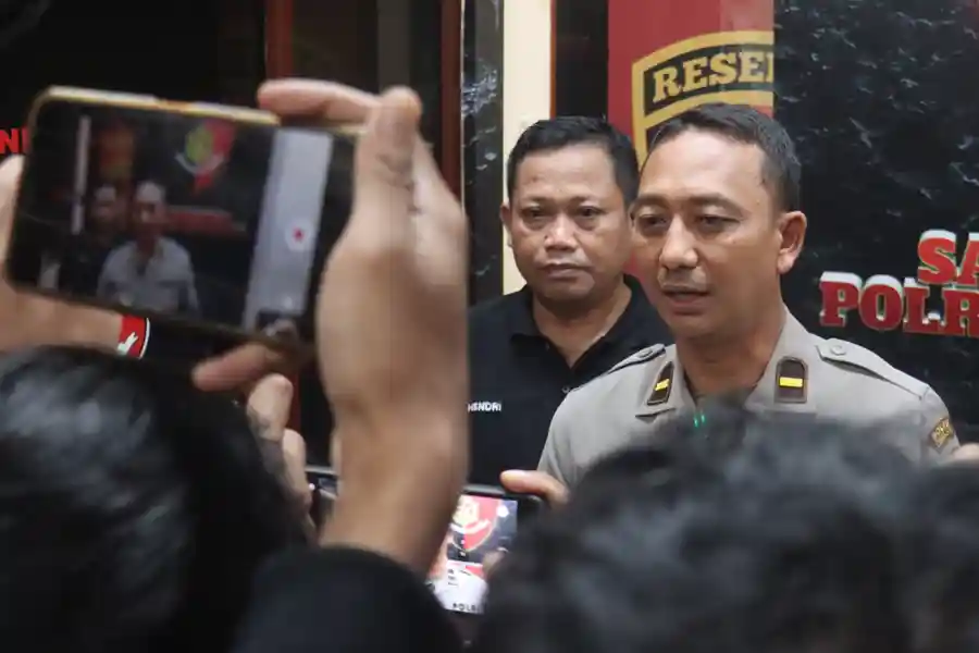 Polres Lumajang Ringkus Dua Pelaku Curanmor di Puskesmas Sumbersuko, Motor Korban Disembunyikan di Kebun Pisang Kapolres Lumajang AKBP Alex Sandy Siregar