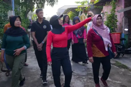 Wali Kota Mojokerto Dorong Kampung Bersinar di Balongsari, Perkuat Lingkungan Bersih dan Bebas Narkoba Wali Kota Mojokerto Ika Puspitasari mengajak warga Balongsari membangun lingkungan bersih, produktif, dan bebas narkoba melalui Program Kampung Bersinar.