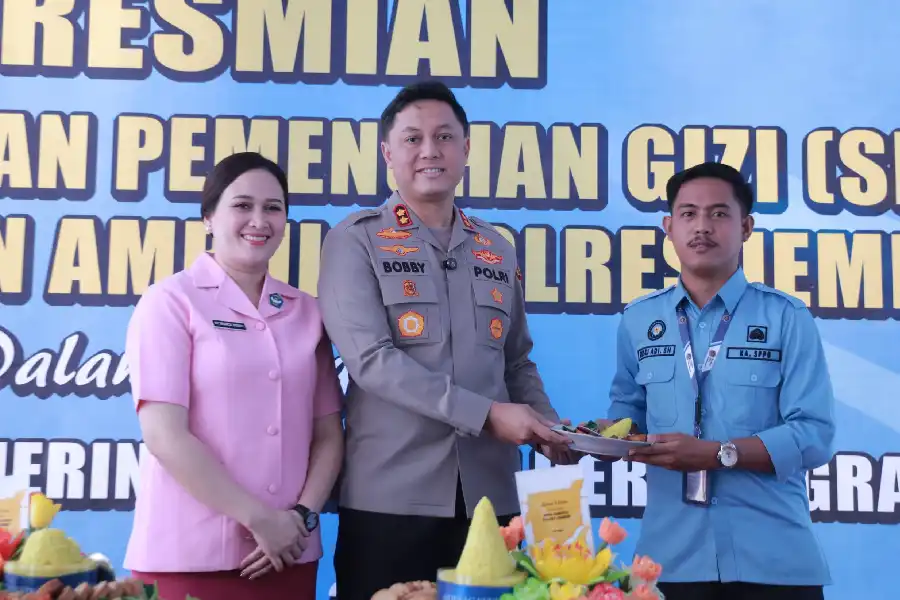 Polres Jember Resmikan Dua SPPG Baru, Perkuat Program Makan Bergizi Gratis untuk Ribuan Warga Polres Jember meresmikan dua SPPG baru di Jenggawah dan Ambulu guna mendukung program Makan Bergizi Gratis bagi ribuan warga.