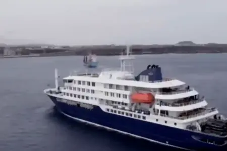 MV Hondius saat tiba di Kepulauan Canary