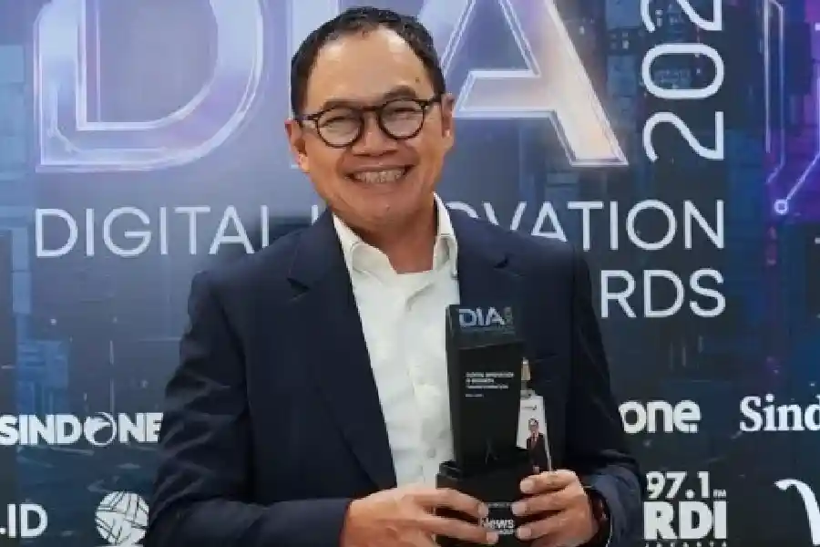 Bank Jatim Raih Digital Innovation Award 2026, JConnect Jadi Motor Transformasi Digital Perbankan Bank Jatim meraih Digital Innovation Award 2026 berkat transformasi digital melalui JConnect dan inovasi layanan perbankan modern.
