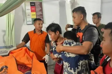 Dua Hari Pencarian, Bocah Tenggelam di Sungai Kampar Ditemukan Meninggal Dunia Tim SAR gabungan menemukan bocah 13 tahun yang tenggelam di Sungai Kampar setelah dua hari pencarian di Kecamatan Kuok, Kampar.