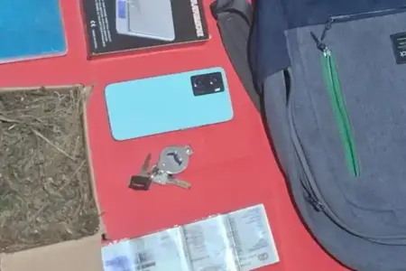 Polres Mojokerto Bongkar Kasus Ganja di Trawas, Pria Asal Malang Ditangkap dengan Barang Bukti 97 Gram Polres Mojokerto menangkap pria asal Malang terkait kasus ganja di Trawas dengan barang bukti hampir 100 gram dan timbangan digital.