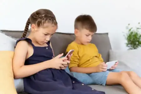 7 Cara Mengatur Screen Time Anak Saat Liburan Sekolah agar Tetap Sehat dan Produktif