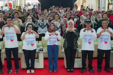 Hari Donor Darah Sedunia 2026, Ning Ita Ajak Warga Jadikan Donor Darah Gerakan Kemanusiaan Berkelanjutan Peringatan Hari Donor Darah Sedunia 2026 di Mojokerto diwarnai aksi donor darah dan penghargaan bagi pendonor serta mitra kemanusiaan.