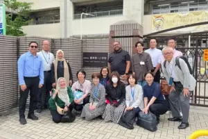 FKM UNAIR Pelajari Rahasia Sukses Program Makan Siang Sekolah Jepang untuk Perkuat Kebijakan Gizi Nasional FKM UNAIR dan Kyoto University mempelajari program makan siang sekolah Jepang sebagai referensi penguatan kebijakan gizi nasional Indonesia.