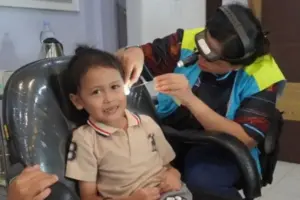Tim Yankes Bergerak Jatim mulai melayani warga Pulau Sapudi dengan layanan dokter spesialis, bedah, kesehatan ibu-anak, hingga skrining penyakit.