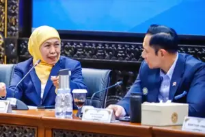 Khofifah dan AHY memimpin Rakor Dewan Pakar IKA UNAIR guna memperkuat kontribusi alumni dalam pembangunan dan kebijakan strategis nasional.