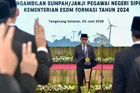 Wamen ESDM Yuliot melantik 745 PNS baru dan menegaskan peran strategis talenta muda dalam mewujudkan swasembada energi nasional.