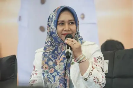 Wali Kota Mojokerto Ika Puspitasari mengajak pelajar menjauhi narkoba sebagai upaya mencetak generasi unggul dan pemimpin masa depan.