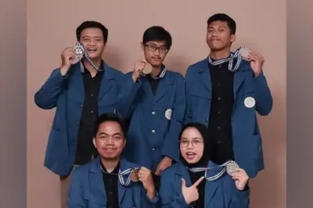 Mahasiswa UNAIR Ciptakan Adsorben dari Kulit Singkong dan Slag Besi untuk Atasi Limbah Tambang Nikel Mahasiswa UNAIR mengembangkan adsorben berbahan kulit singkong, zeolit alam, dan slag besi untuk menyerap limbah logam berat Cr(VI) tambang nikel.