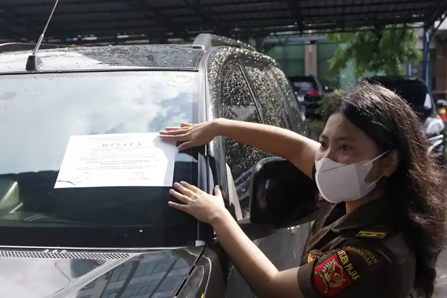 DJP Jawa Timur menyita 230 aset milik 158 penunggak pajak dengan nilai Rp24,9 miliar dalam Pekan Sita Serentak untuk mengamankan penerimaan negara.