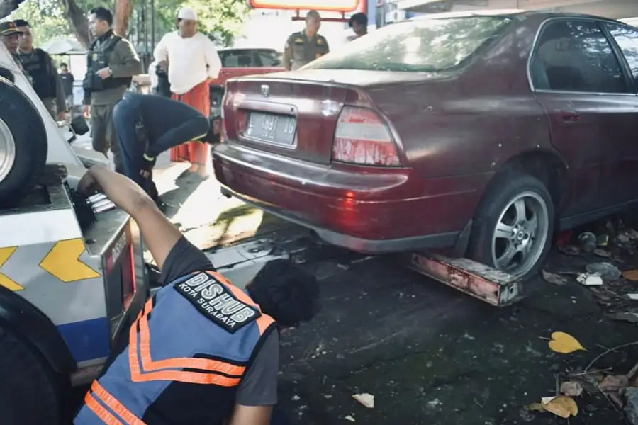 Penertiban di Jl Niasa Surabaya