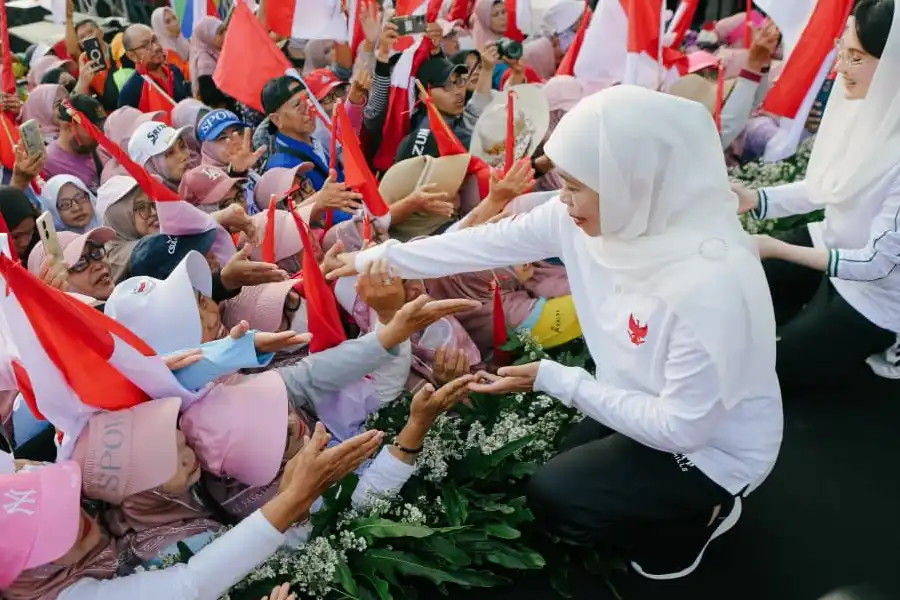 Gubernur Khofifah mengajak puluhan ribu warga memaknai 1 Muharram 1448 H sebagai momentum hijrah menuju hidup sehat, produktif, dan berkualitas.