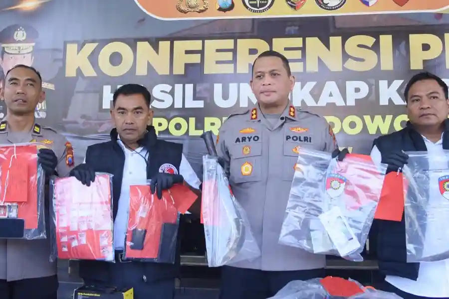 Polres Bondowoso menangkap pelaku perampokan rumah di Cermee. Tersangka dilumpuhkan setelah melawan saat proses penangkapan.