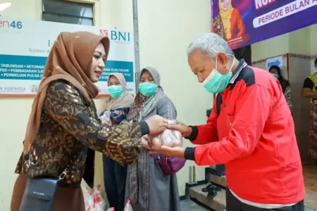 Wali Kota Mojokerto Ika Puspitasari meninjau penyaluran BPNT APBD periode April–Juni 2026 bagi 1.474 keluarga penerima manfaat agar tepat sasaran.