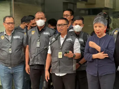 Kortastipidkor Polri Geledah Kantor WIKA, Usut Dugaan Korupsi Modernisasi PG Asembagus Rp645 Miliar Kortastipidkor Polri menggeledah kantor WIKA terkait dugaan korupsi proyek modernisasi PG Asembagus yang merugikan negara hingga Rp645 miliar.