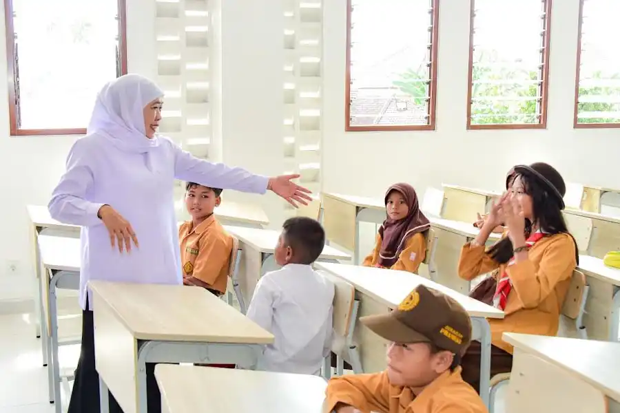 Khofifah Tinjau Sekolah Rakyat Terintegrasi Banyuwangi, Progres Hampir Rampung untuk Generasi Emas 2045 Khofifah meninjau Sekolah Rakyat Terintegrasi 1 Banyuwangi yang progres pembangunannya mencapai 88,7 persen dan ditargetkan segera beroperasi.