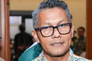 Febri Hendri Antoni Arief