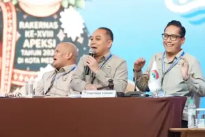 Tutup Rakernas APEKSI 2026, Eri Cahyadi Tegaskan Komitmen 98 Wali Kota Kawal Program Strategis Presiden Prabowo Eri Cahyadi menegaskan komitmen 98 wali kota anggota APEKSI mengawal Program Strategis Nasional Presiden Prabowo hingga berjalan optimal di daerah.