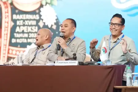 Tutup Rakernas APEKSI 2026, Eri Cahyadi Tegaskan Komitmen 98 Wali Kota Kawal Program Strategis Presiden Prabowo Eri Cahyadi menegaskan komitmen 98 wali kota anggota APEKSI mengawal Program Strategis Nasional Presiden Prabowo hingga berjalan optimal di daerah.