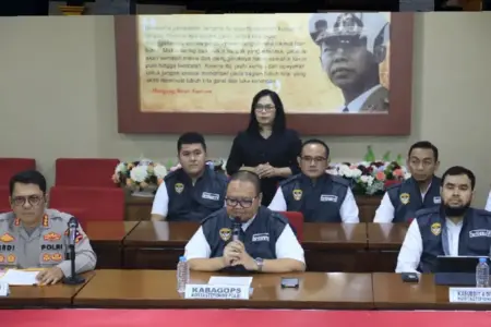 Polri Tetapkan Tiga Tersangka Korupsi Pembiayaan PT PPA ke PT BAS, Kerugian Negara Capai Rp38,8 Miliar Polri menetapkan tiga tersangka kasus dugaan korupsi pembiayaan PT PPA kepada PT BAS. Kerugian negara mencapai Rp38,8 miliar dan aset Rp14,4 miliar disita.