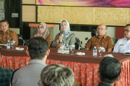 Wali Kota Mojokerto Beasiswa Pro Bestari 2026, Mahasiswa Berpeluang Terima Rp3,6 Juta per Semester Wali Kota Mojokerto sosialisasikan Beasiswa Pro Bestari 2026. Pemkot mengalokasikan lebih dari Rp1 miliar dengan bantuan Rp3,6 juta per semester.