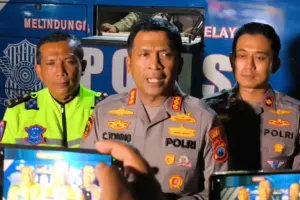 Polresta Sidoarjo menghadirkan SIMANTAP, layanan perpanjangan SIM malam hari di GOR Sidoarjo untuk memudahkan masyarakat, khususnya para pekerja.